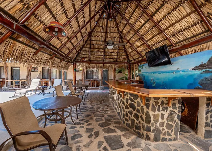 Charming With Pool & Access Apartment *