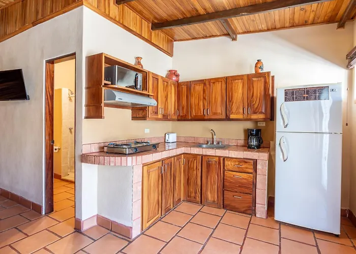 Charming With Pool & Access Apartment *