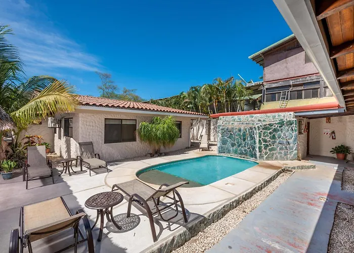 Charming With Pool & Access *