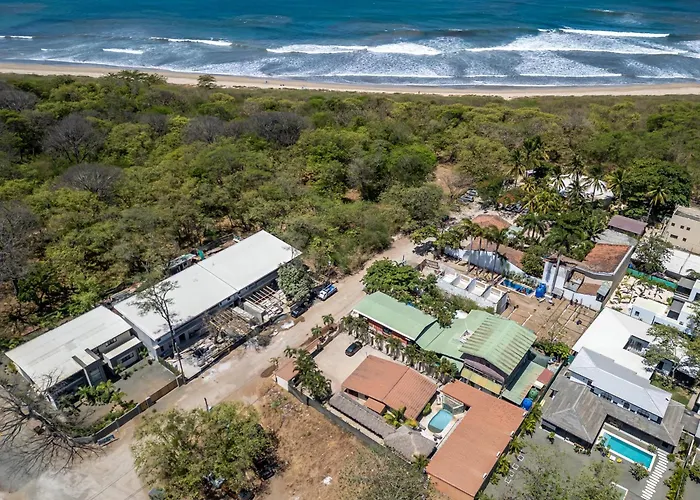 Charming With Pool & Access *